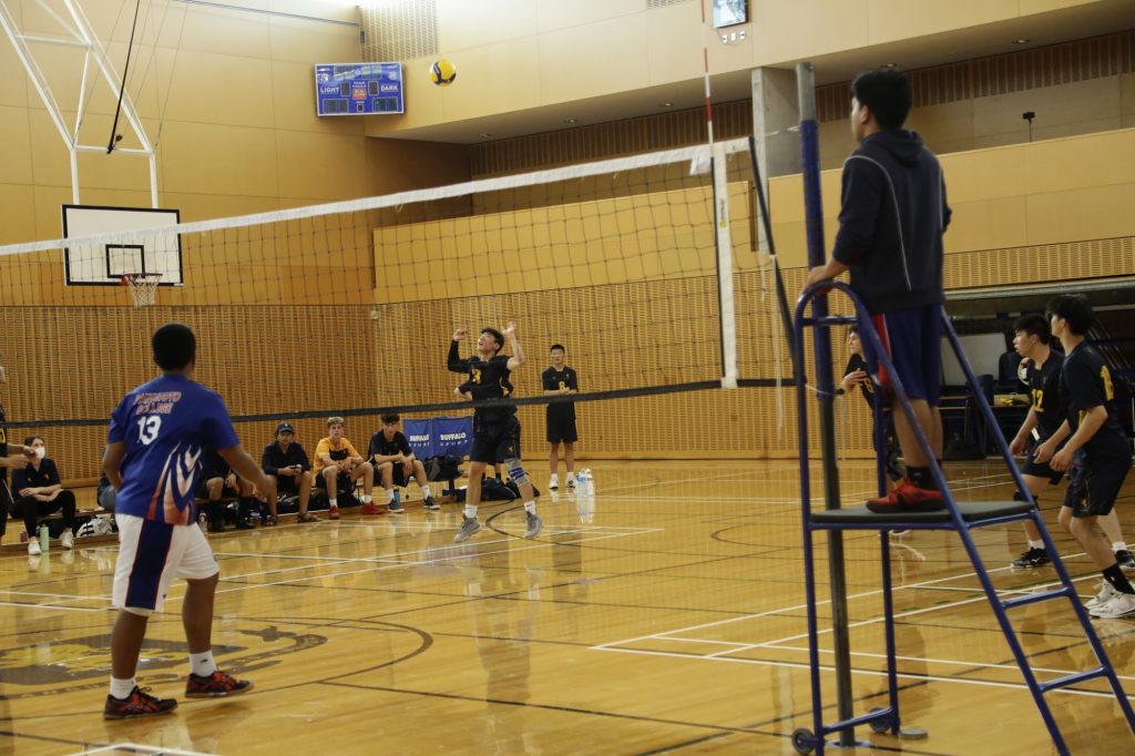 Form 5 student Kyle Xu (#3) gets ready to receive a pass from Rangitoto College